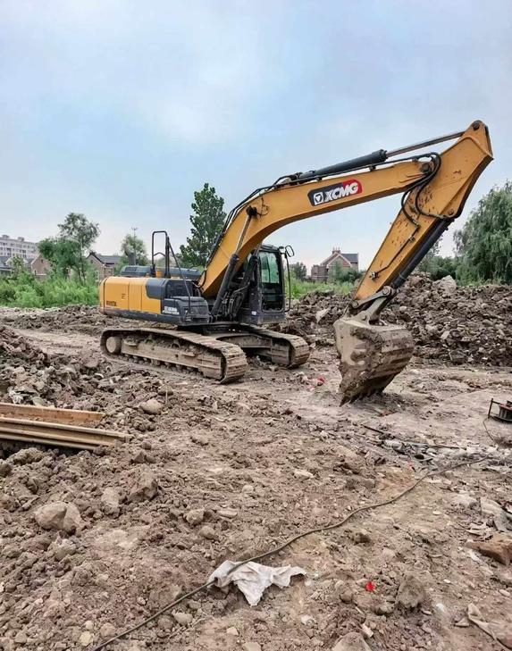 Buy XCMG XE215 Used Excavator / 1