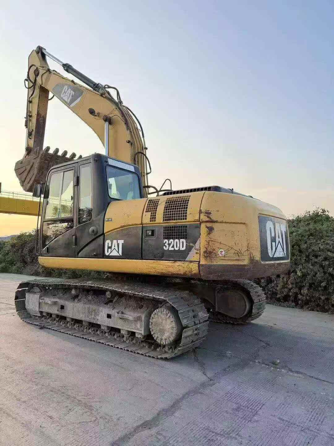 شراء حفارة Caterpillar 320D مستعملة / 2