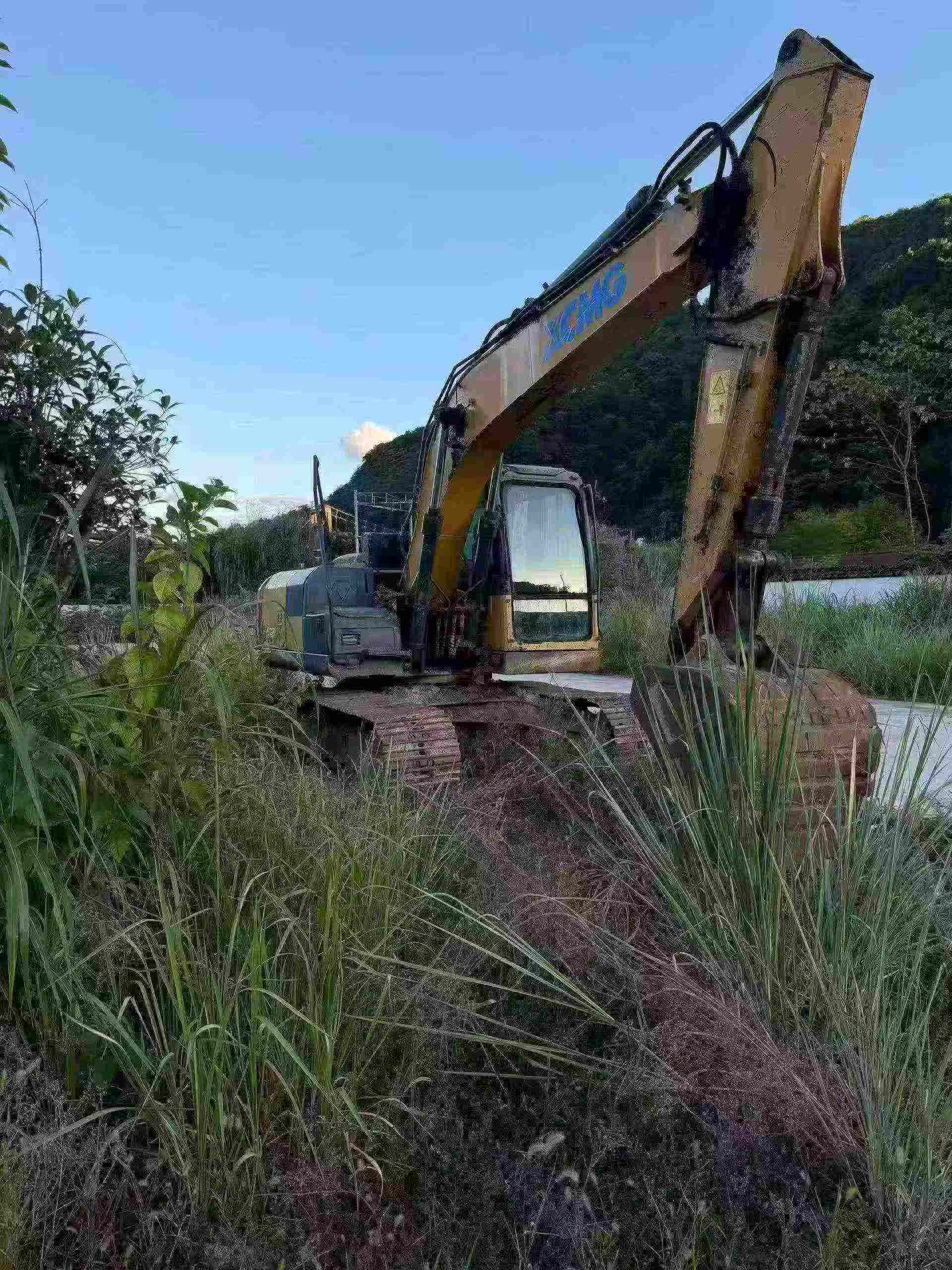 Buy XCMG XE150 Used Excavator / 5