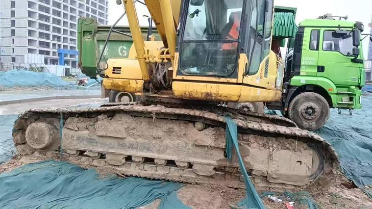 Buy Komatsu PC200 Used Excavator / 1