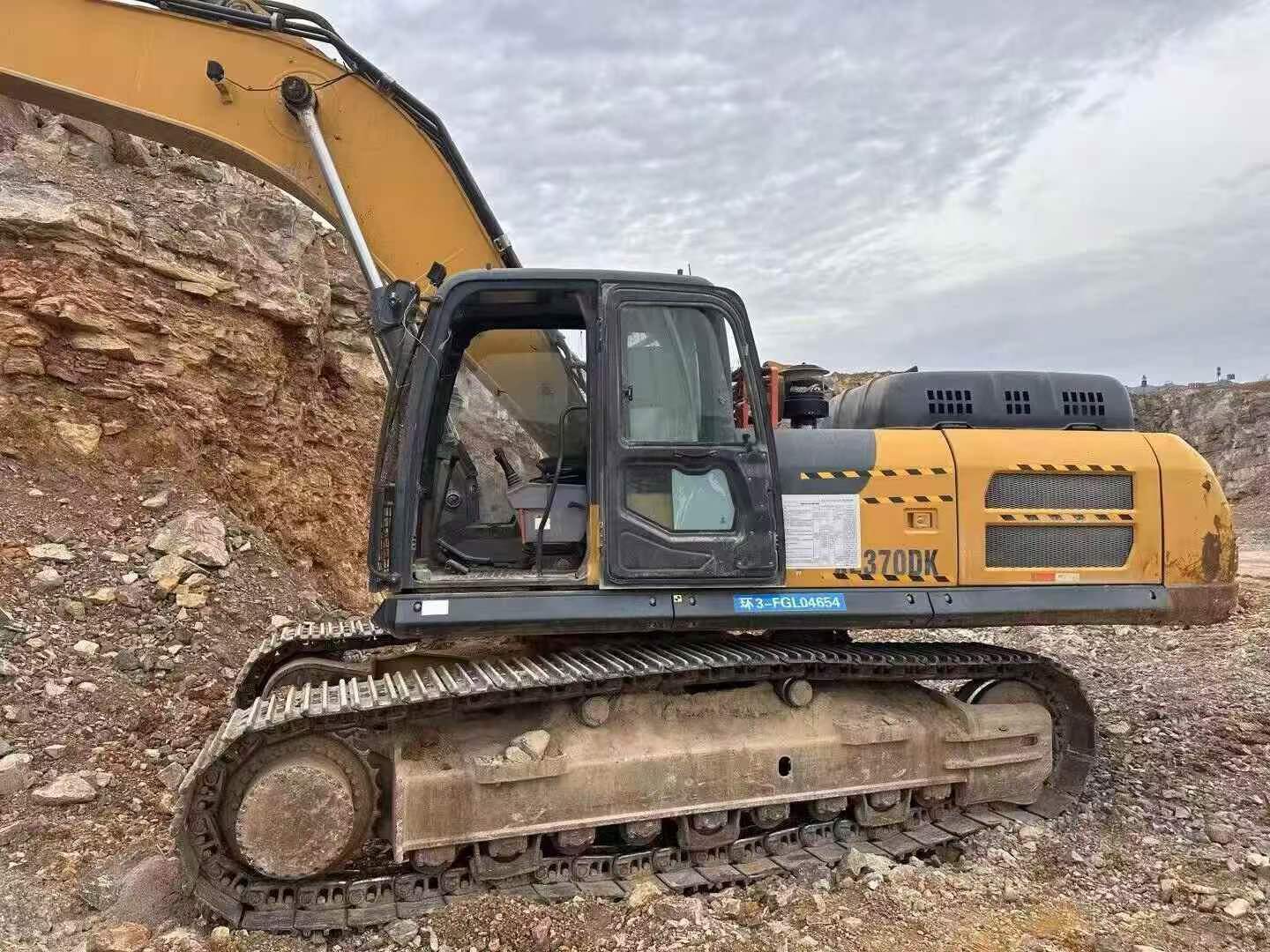 Buy XCMG XE370D Used Excavator / 2