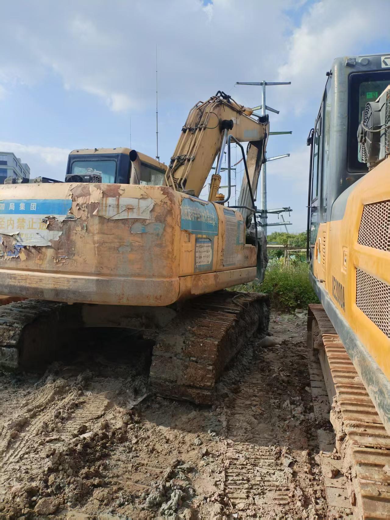 Buy Komatsu PC200-7 Used Excavator / 2
