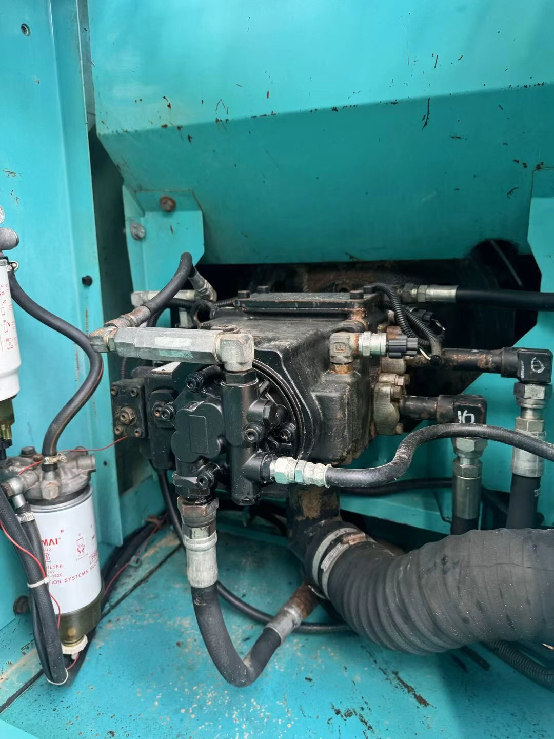 شراء حفارة Kobelco SK130 مستعملة / 7