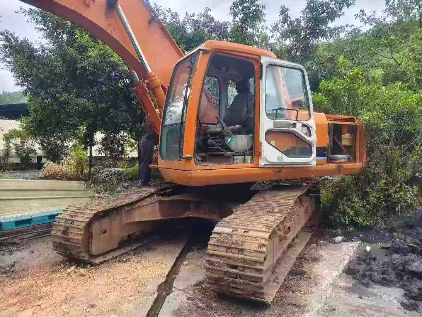 Buy Doosan DH220-7 Used Excavator / 4