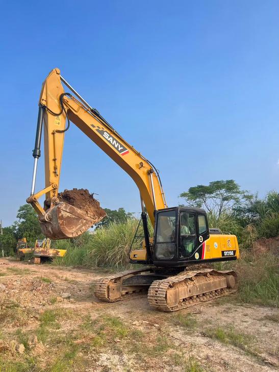 Buy Sany SY215C Used Excavator / 1