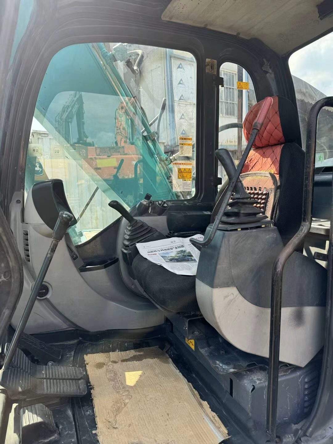 شراء حفارة Kobelco SK130 مستعملة / 6