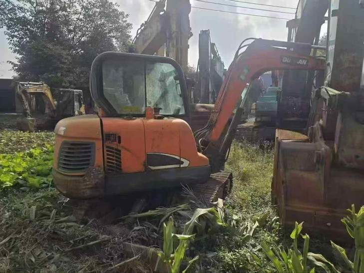 Buy Doosan DH60 Used Excavator / 1