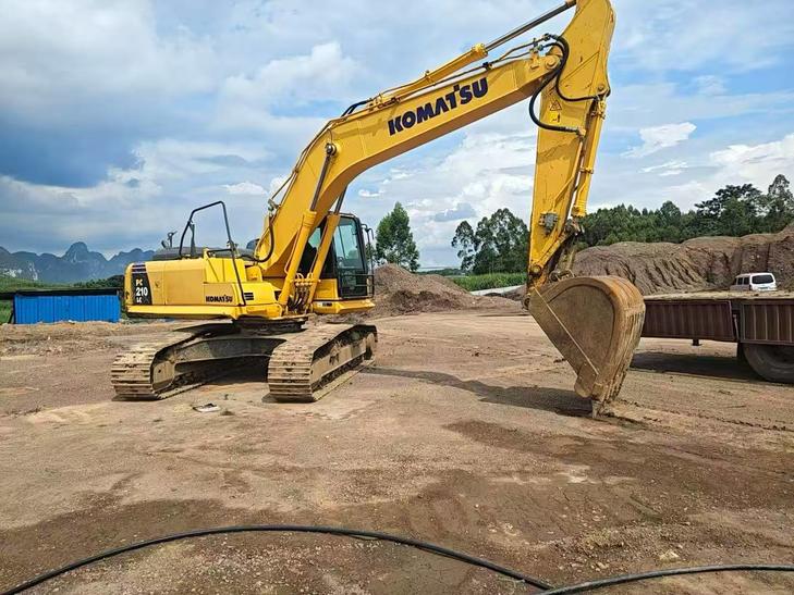 Buy Komatsu PC200 Used Excavator / 1