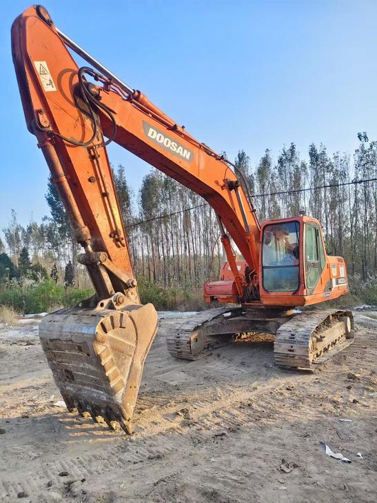 Buy Doosan DH220-7 Used Excavator / 1