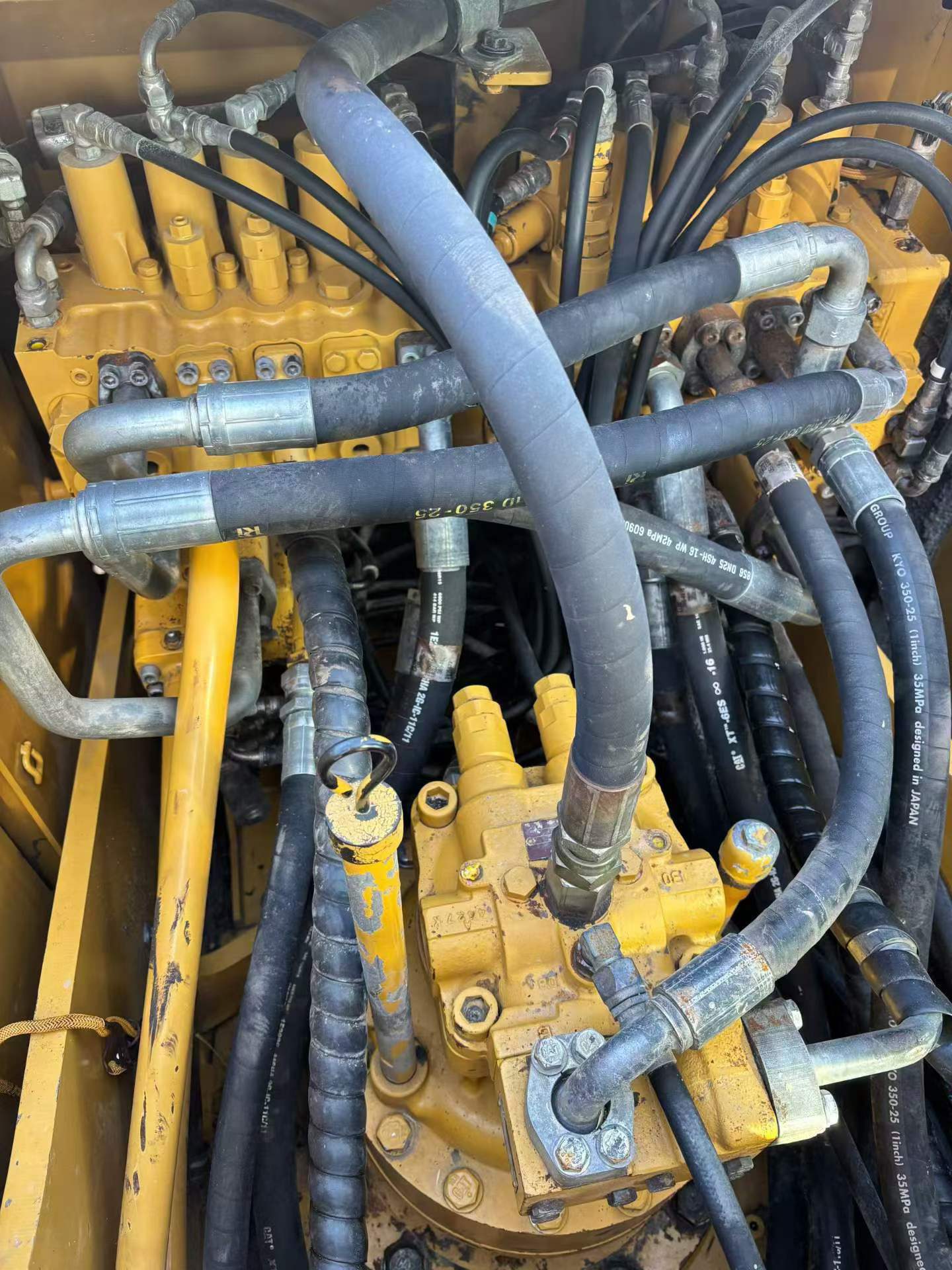 Buy Caterpillar 323 Used Excavator / 6