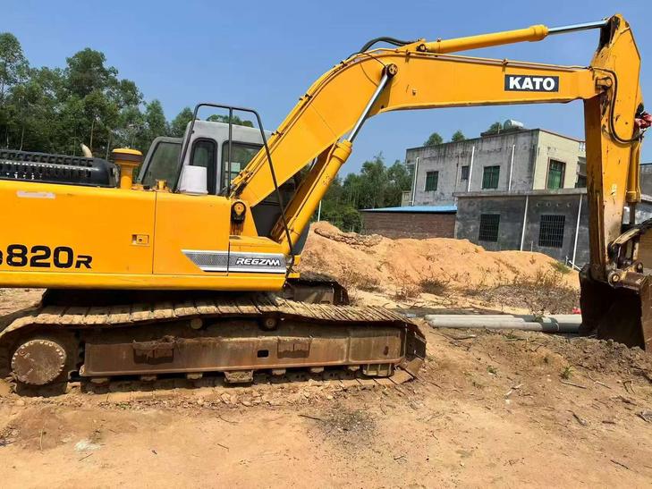 Buy Kato HD820R Used Excavator / 1
