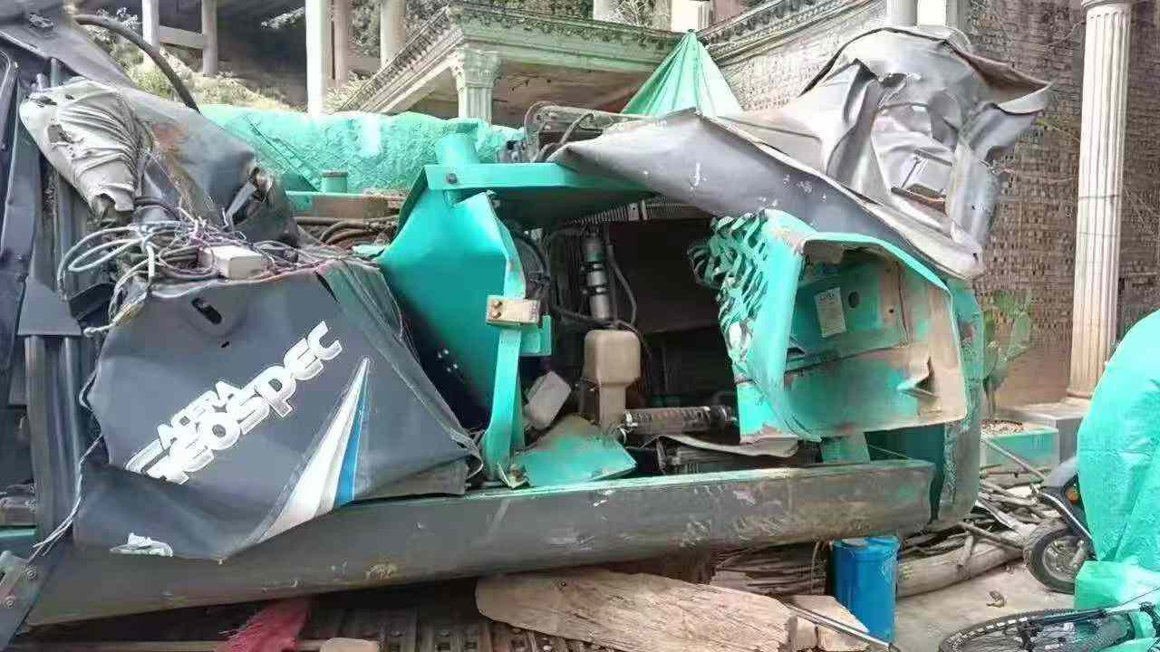 Buy Kobelco SK140 Used Excavator / 3