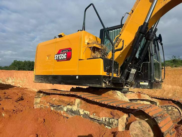 Buy Sany SY135 Used Excavator / 1