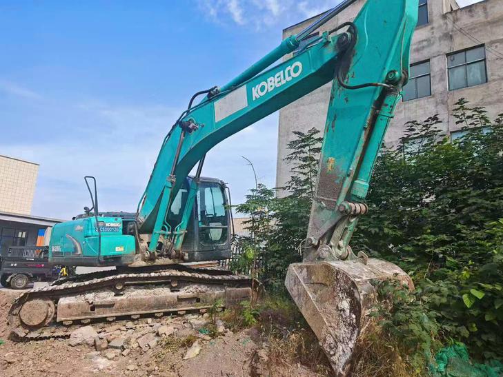 Buy Kobelco SK210 Used Excavator / 1