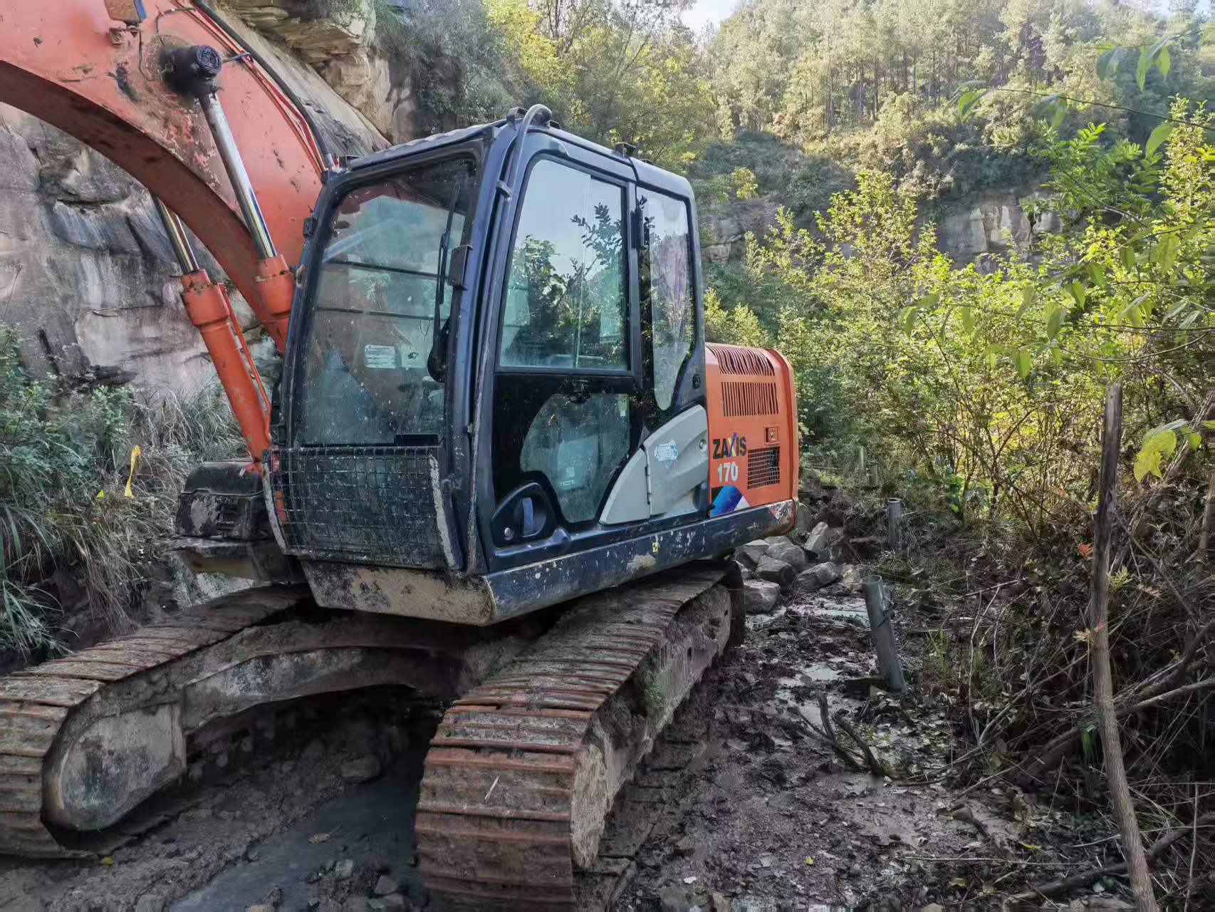 Buy Hitachi ZX130-5A Used Excavator / 3