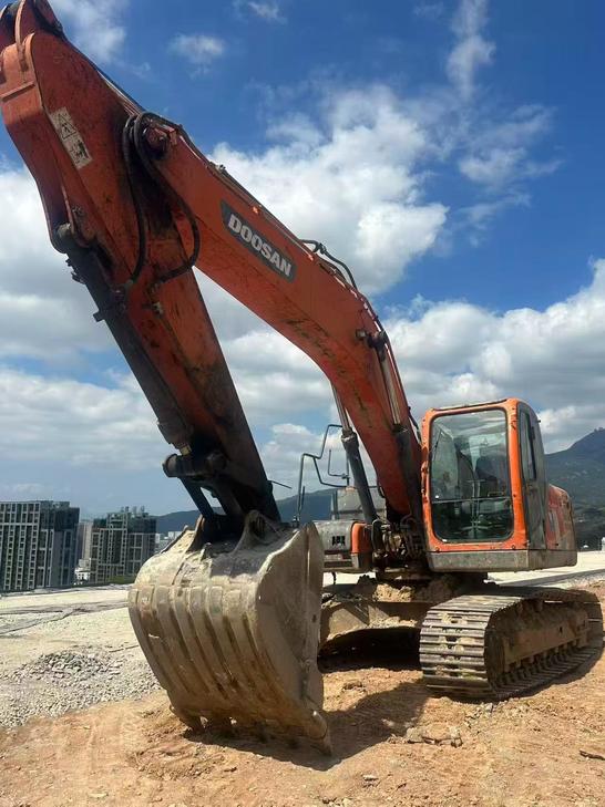 Buy Doosan DX215-9C Used Excavator / 1