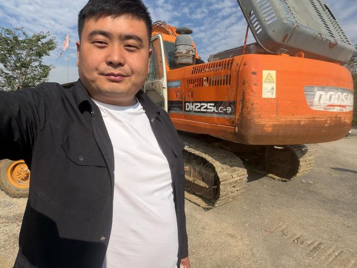 Buy Doosan DH215-7 Used Excavator / 1