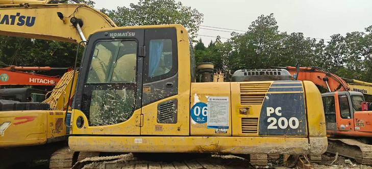 Buy Komatsu PC200-8 Used Excavator / 1