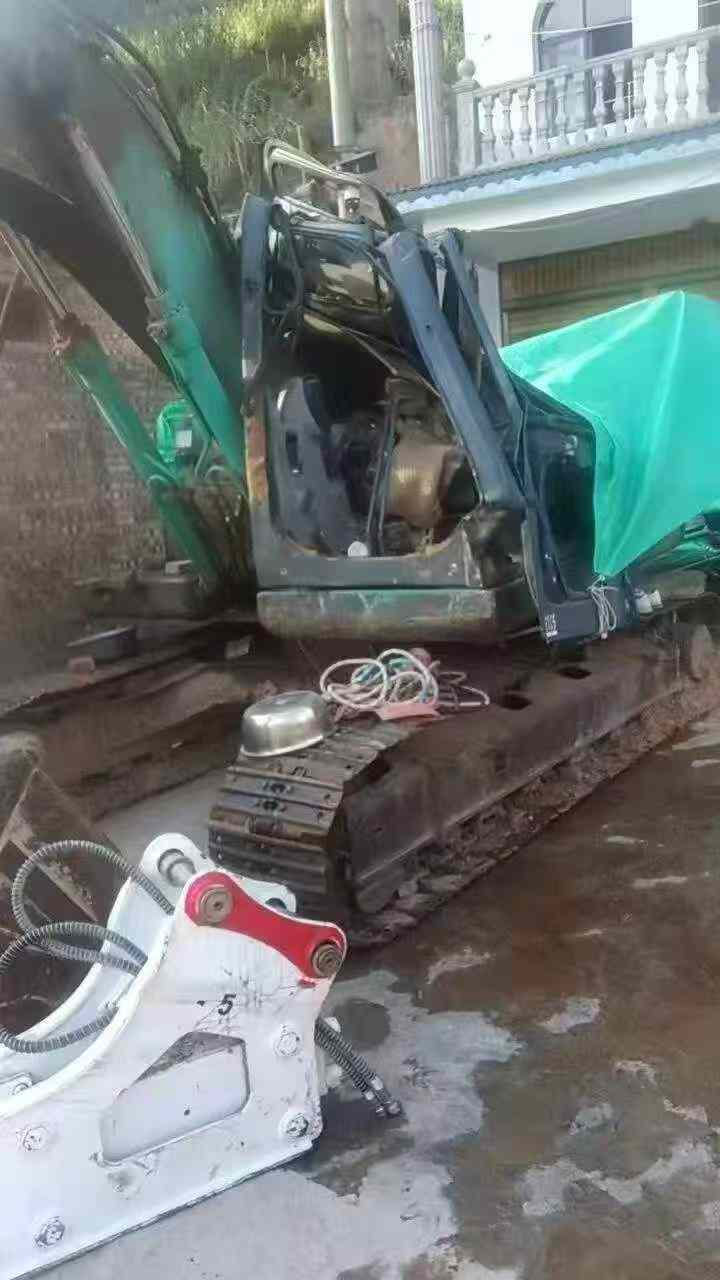 Buy Kobelco SK140 Used Excavator / 2