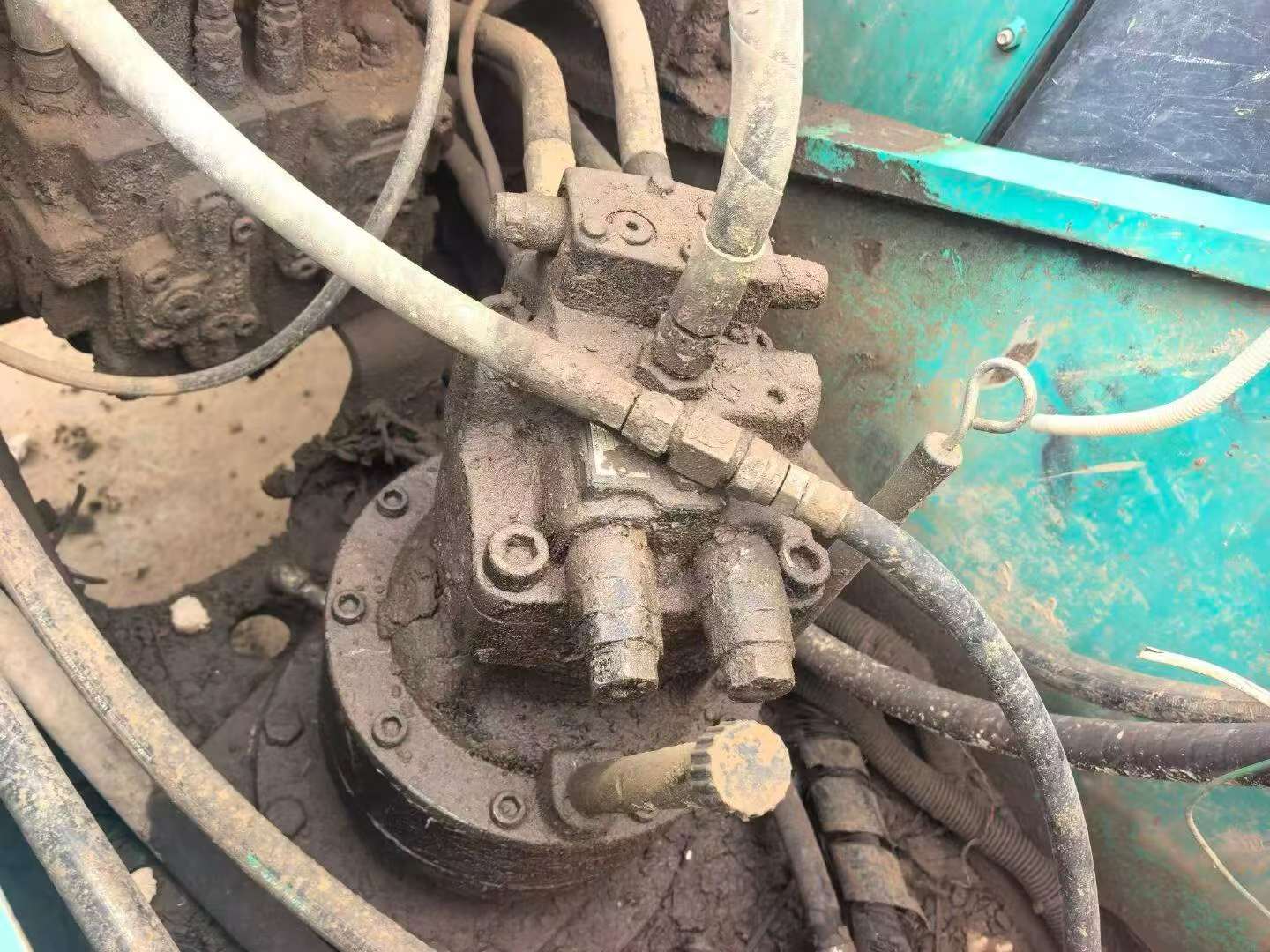 Buy Kobelco SK210 Used Excavator / 4
