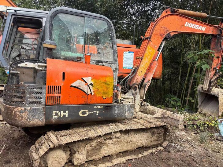 Buy Doosan DH60-7 Used Excavator / 1
