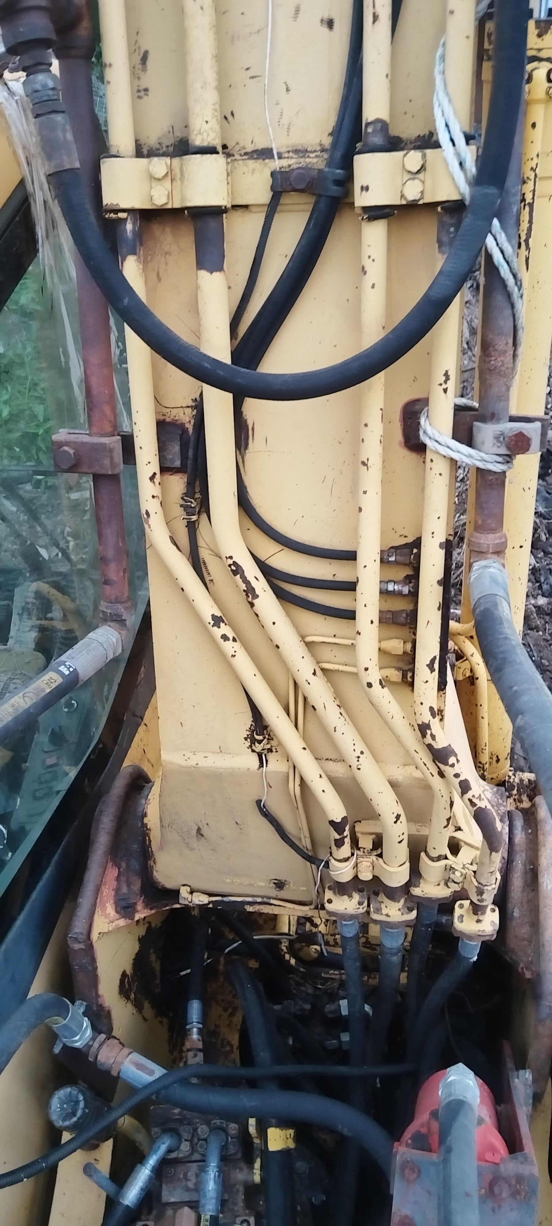 Buy Komatsu PC200-7 Used Excavator / 4