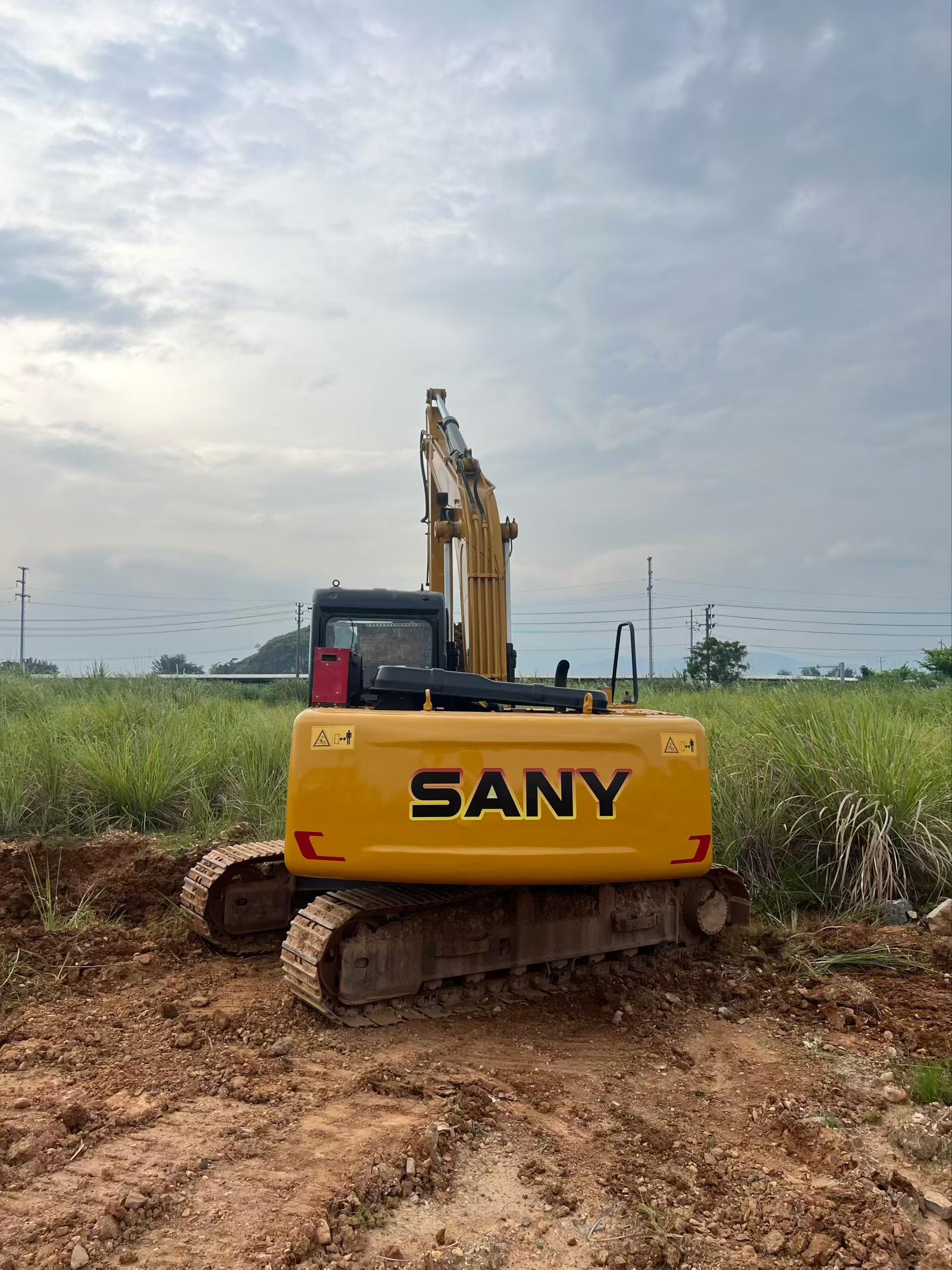 Buy Sany SY135 Used Excavator / 2