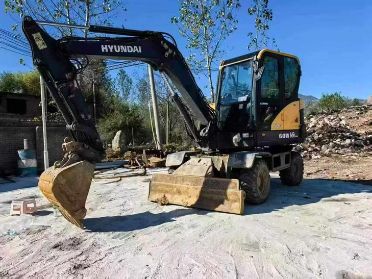 Buy Hyundai R 60VS Used Excavator / 1