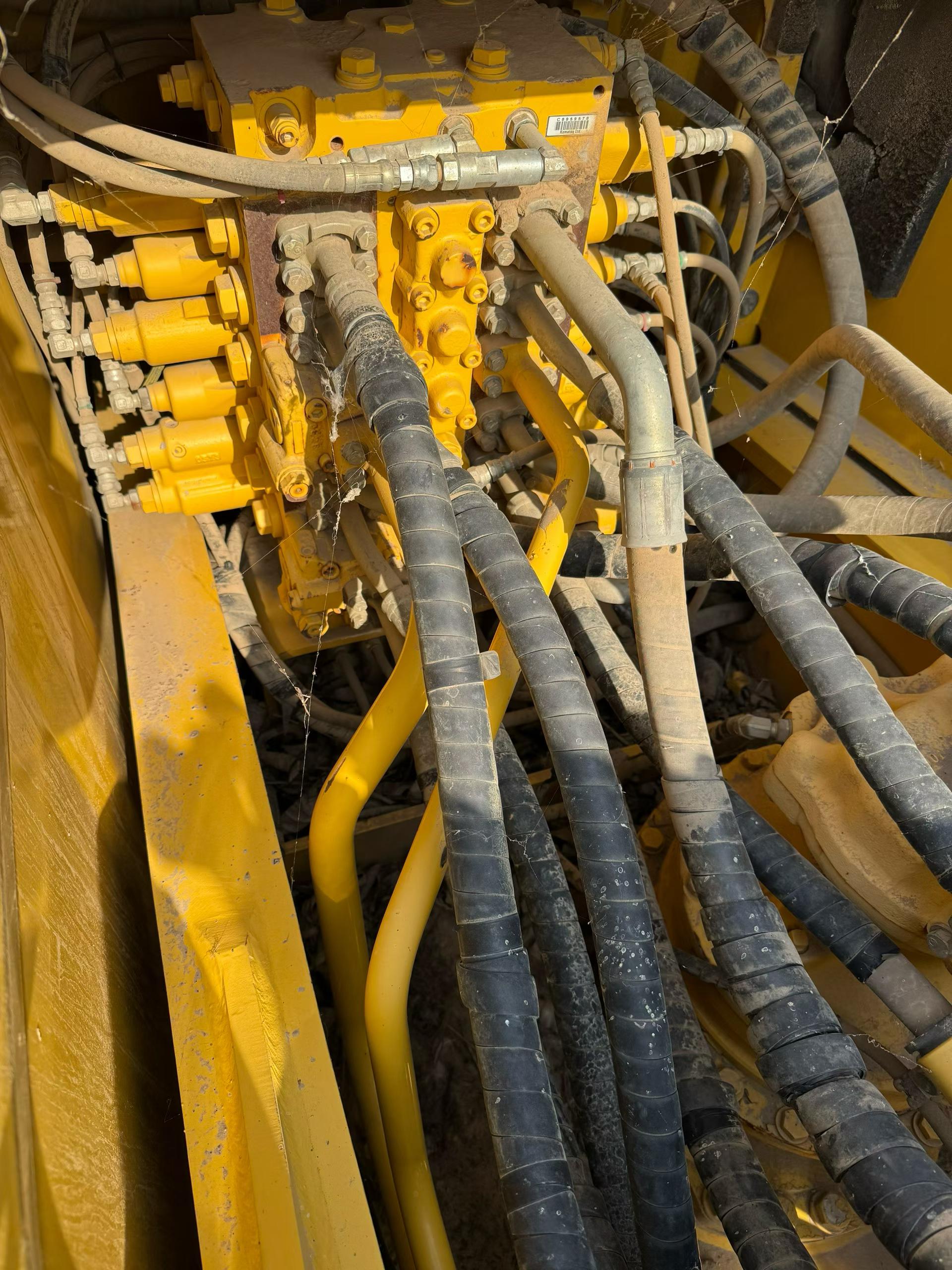 Buy Komatsu PC200 Used Excavator / 3