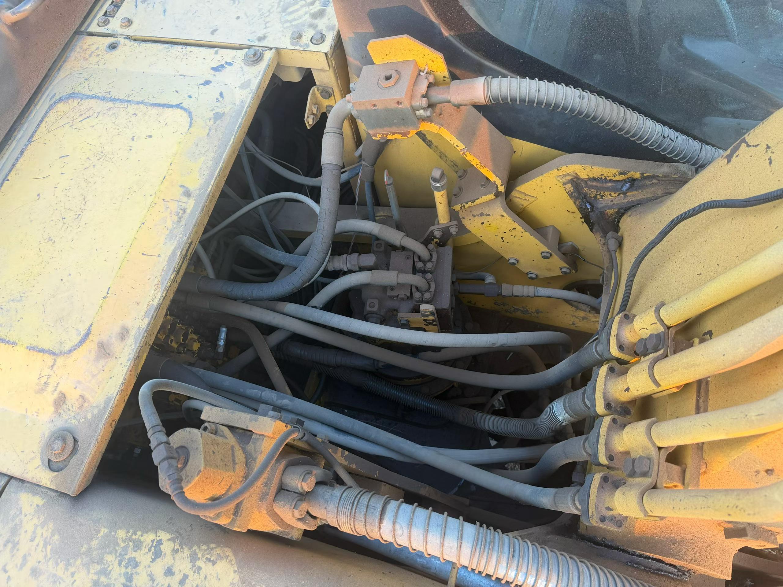 Buy Komatsu PC210-7 Used Excavator / 9