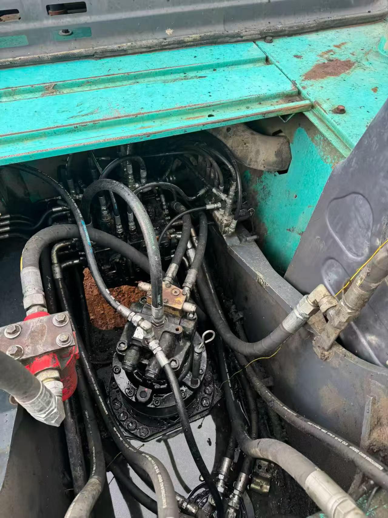 Buy Kobelco SK200 Used Excavator / 4