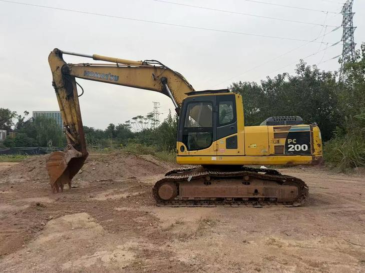 Buy Komatsu PC200-8 Used Excavator / 1