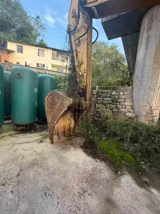 Buy Caterpillar 323 Used Excavator / 1
