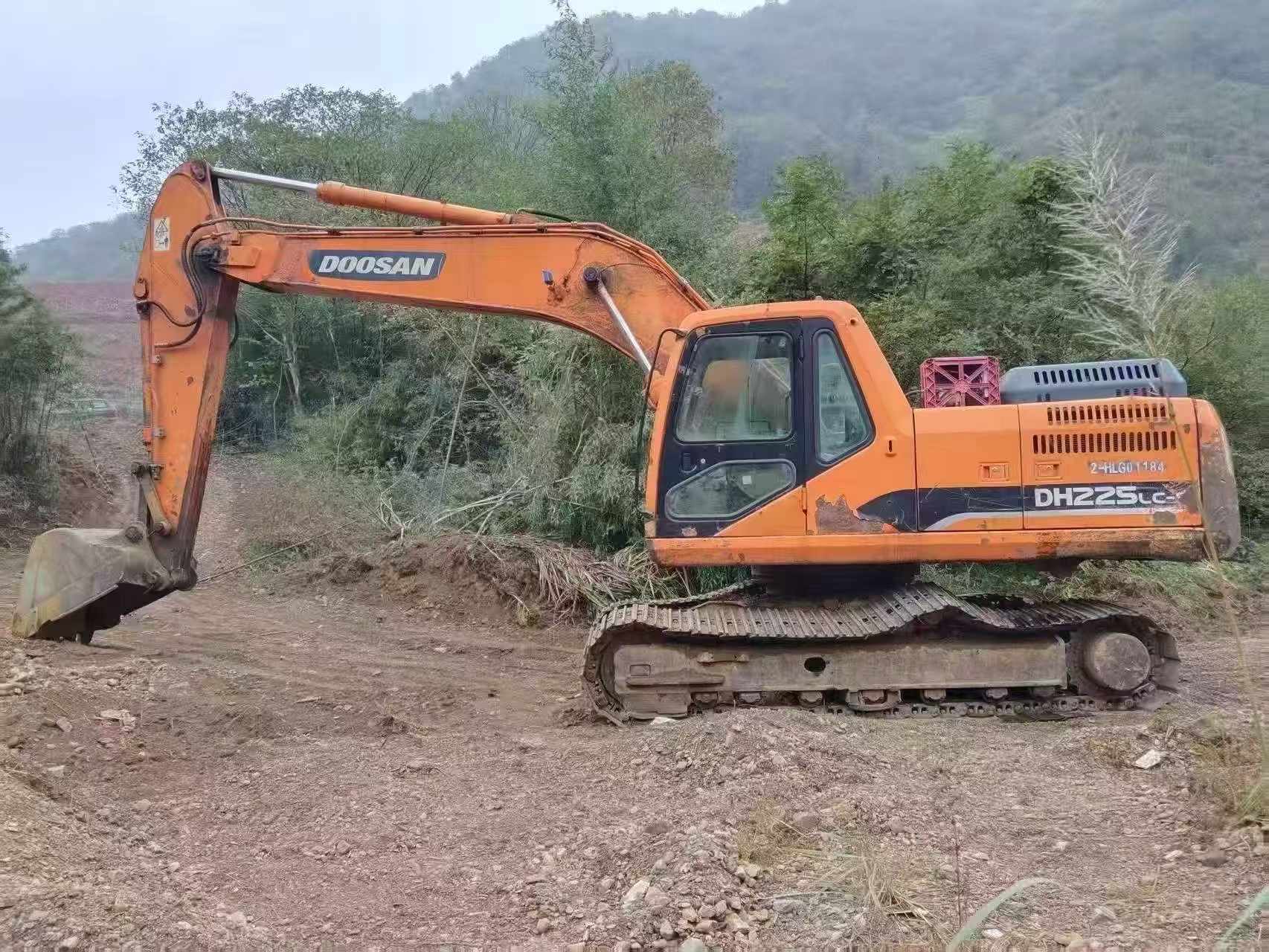 Buy Doosan DH220-9E Used Excavator / 3