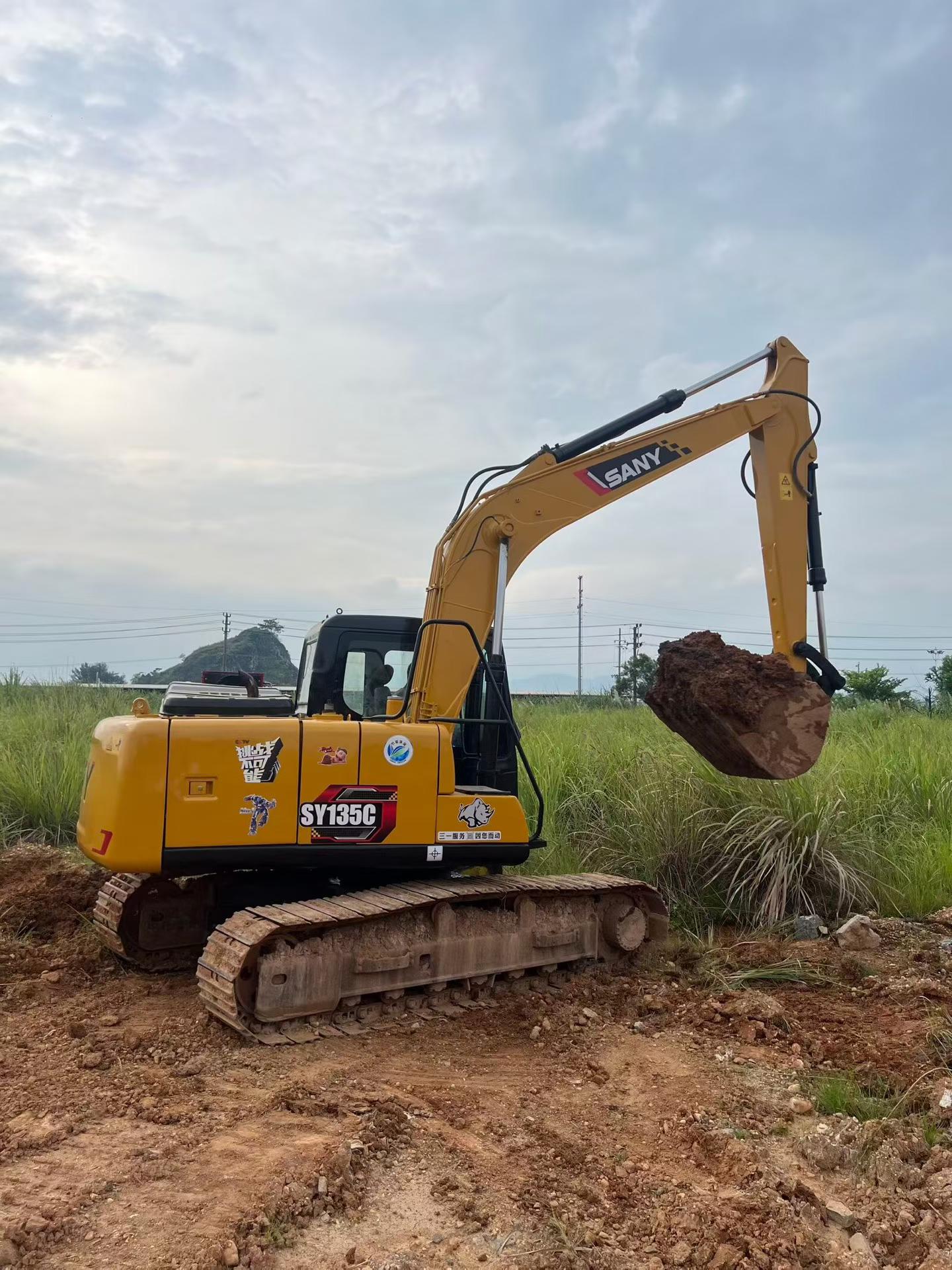 Buy Sany SY135 Used Excavator / 3