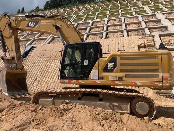 Buy Caterpillar 345B Used Excavator / 1