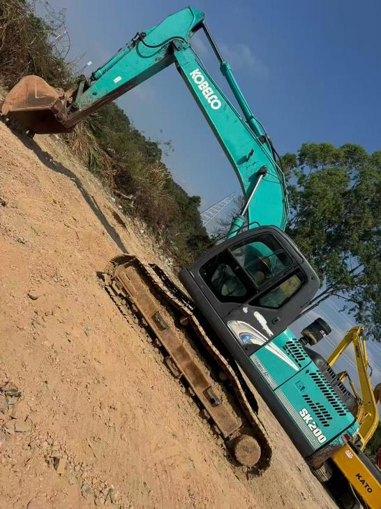 Buy Kobelco SK200-8 Used Excavator / 1