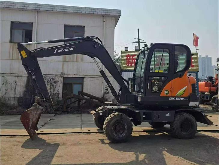 Buy Doosan DH60 Used Excavator / 1