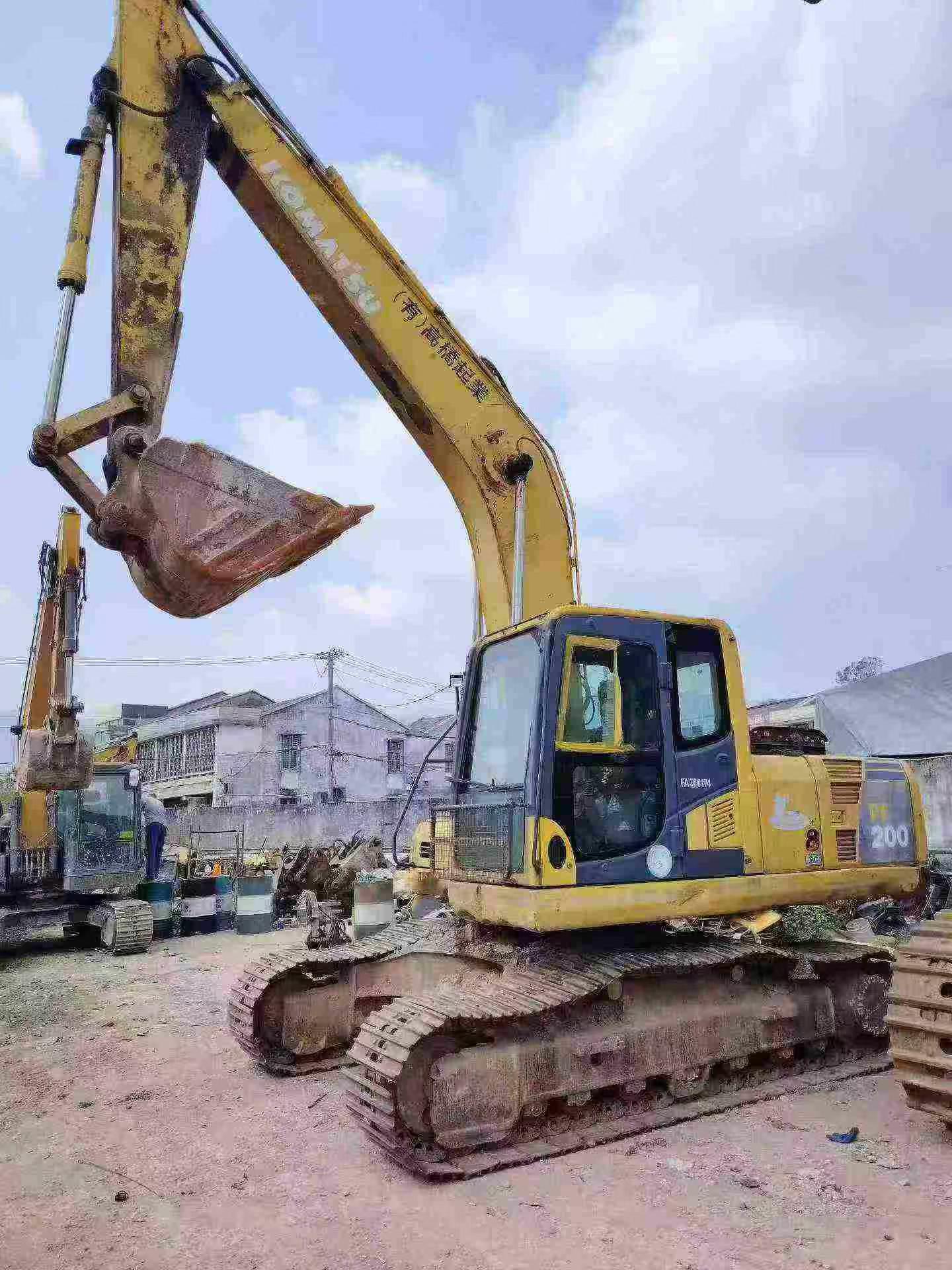 Buy Komatsu PC200 Used Excavator / 1