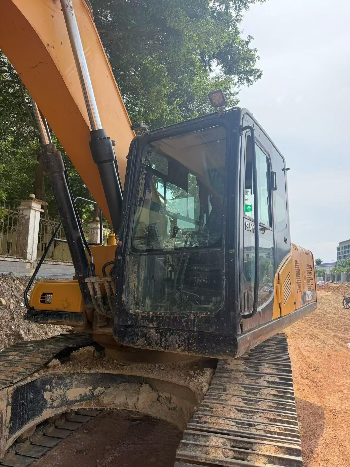 Buy Sany SY205C Used Excavator / 2