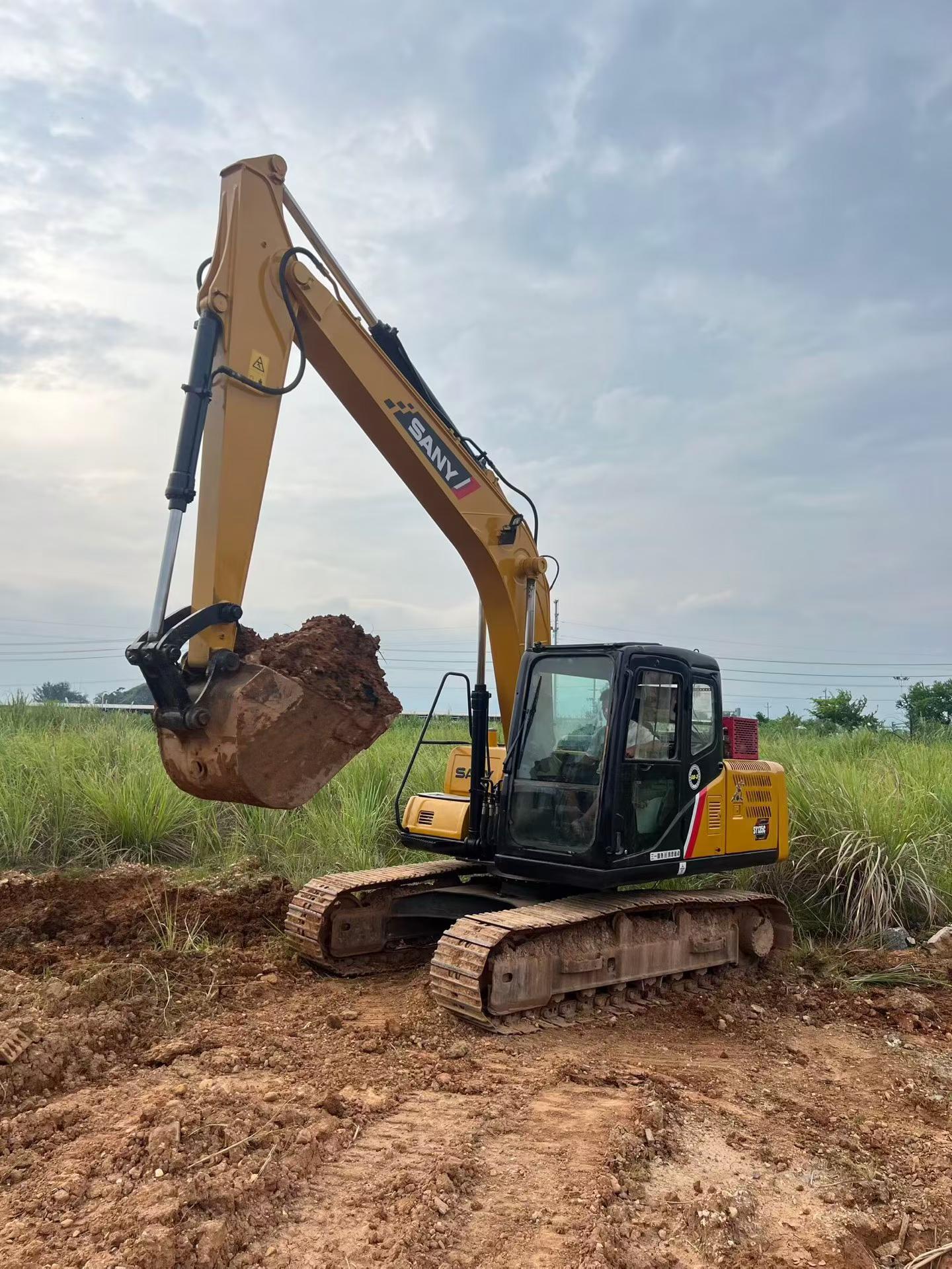 Buy Sany SY135 Used Excavator / 4