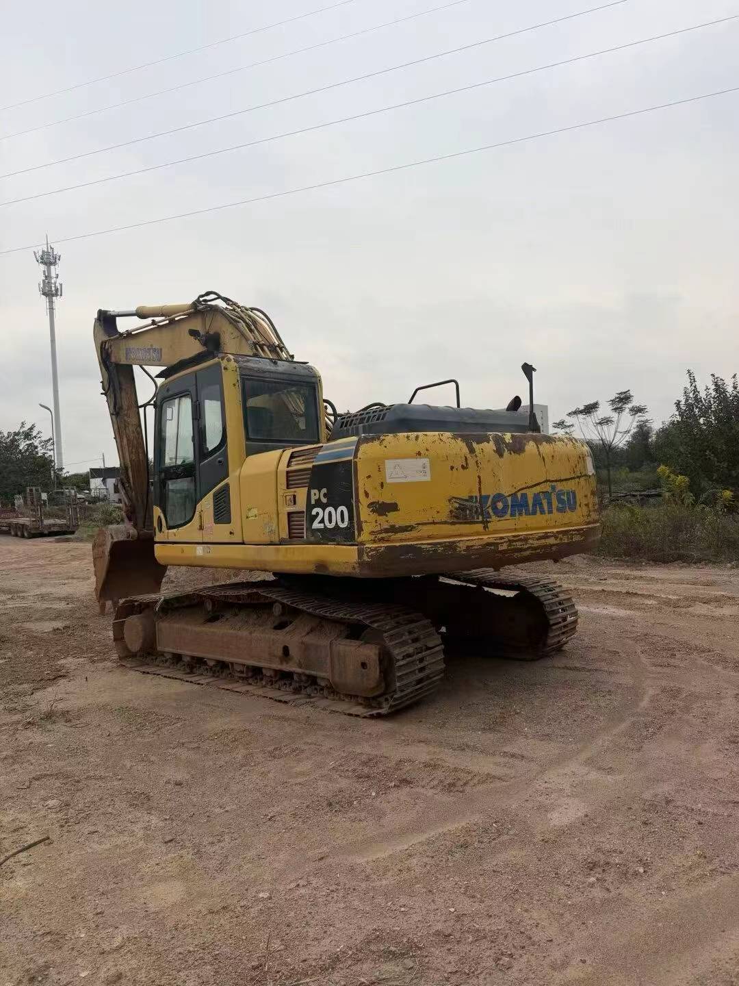 Buy Komatsu PC200-8 Used Excavator / 2