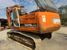 Buy Doosan DH215-7 Used Excavator / 2 Buy Doosan DH215-7 Used Excavator / 2