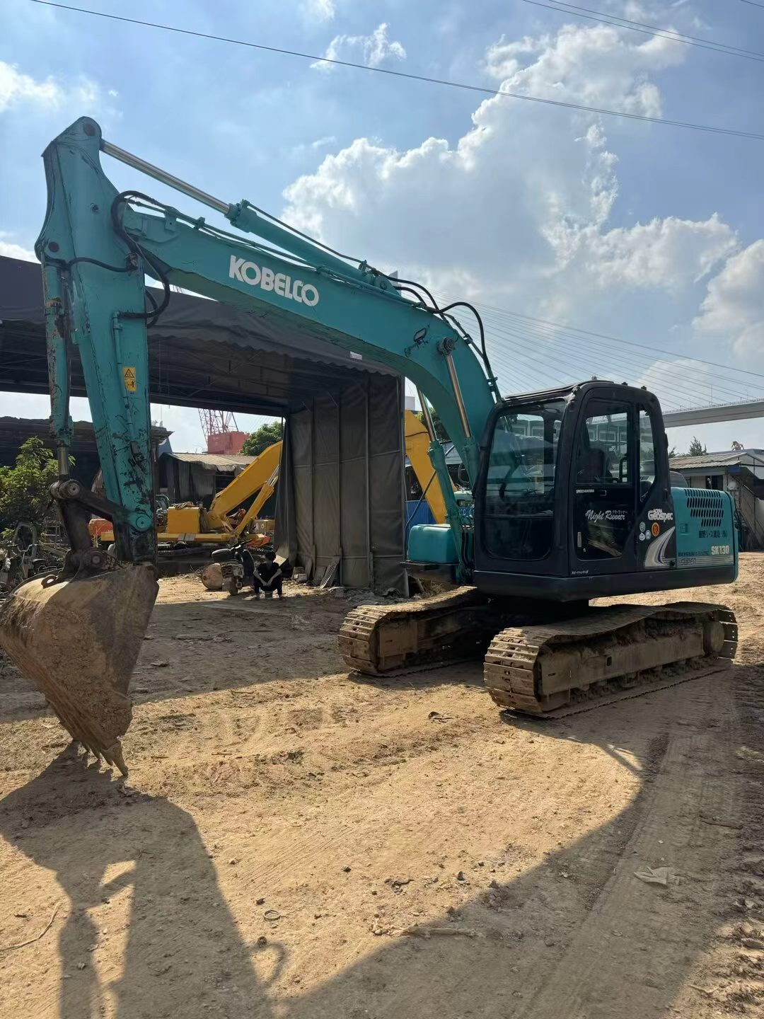 شراء حفارة Kobelco SK130 مستعملة / 3