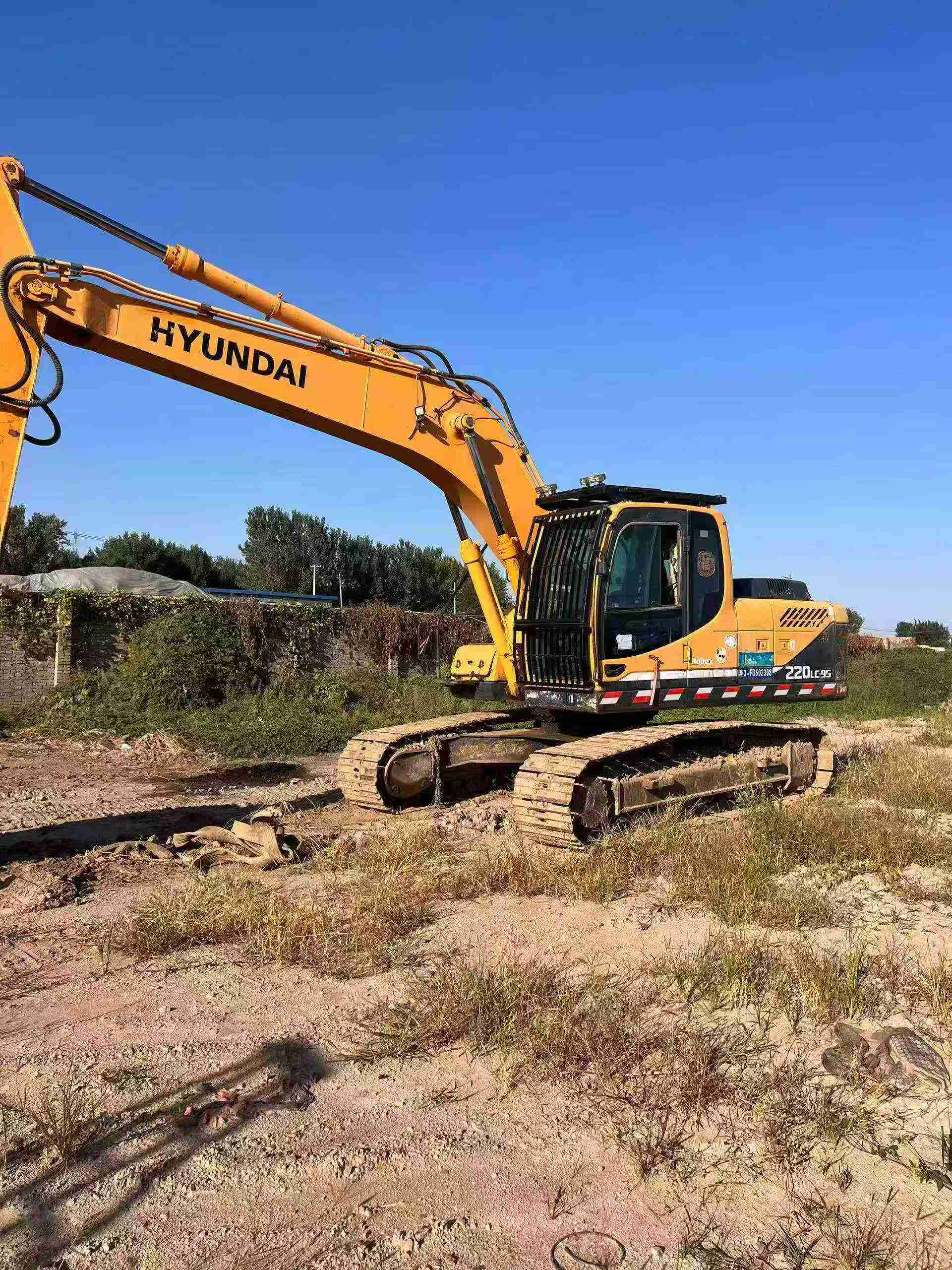 Buy Hyundai 220LC Used Excavator / 9