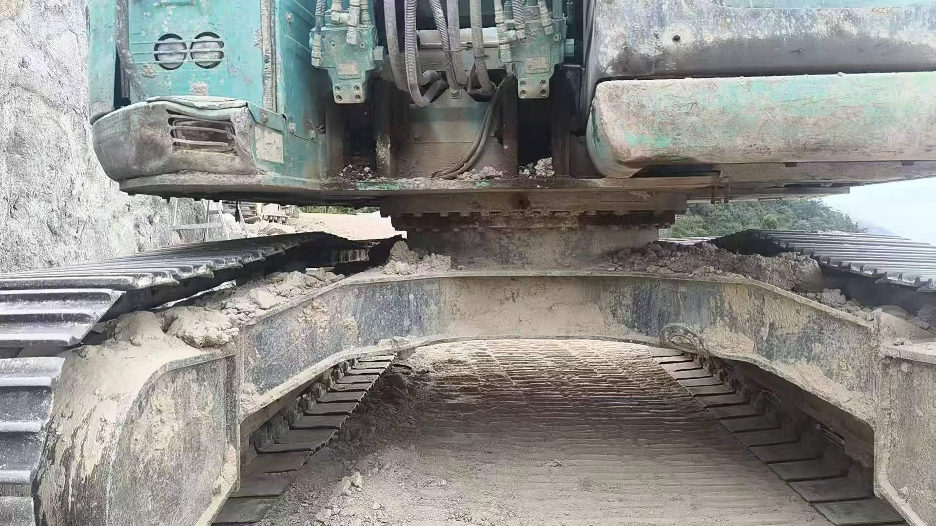 Compre Excavadora Kobelco SK135 Usada / 8