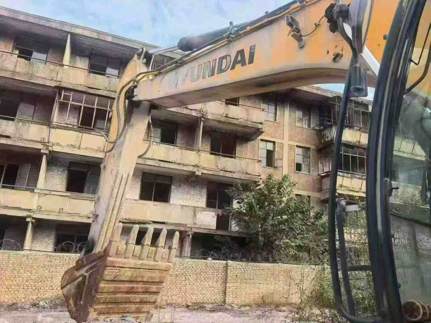Buy Hyundai R225-7 Used Excavator / 5