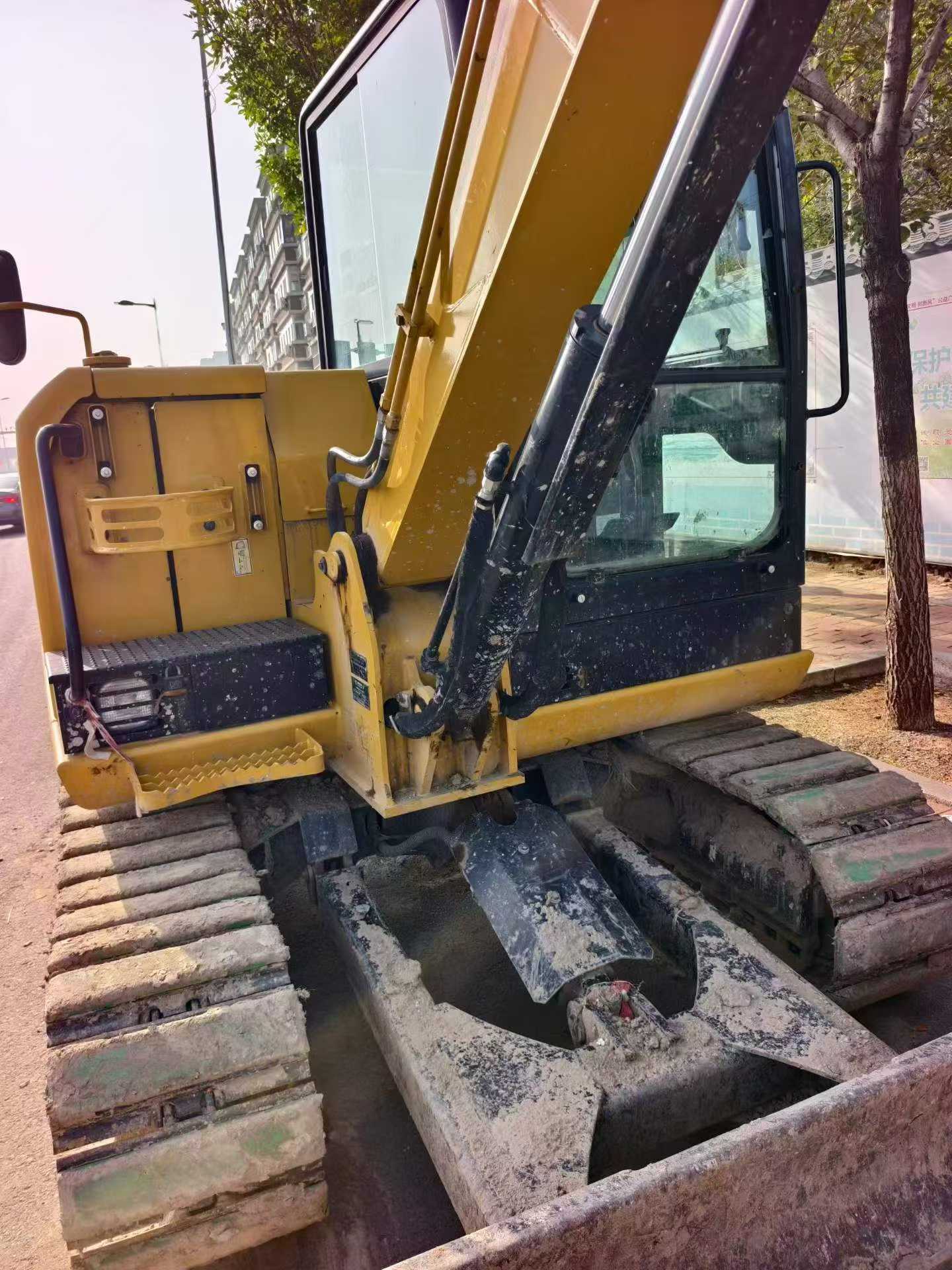 Compre Escavadeira Caterpillar 305B Usada / 8