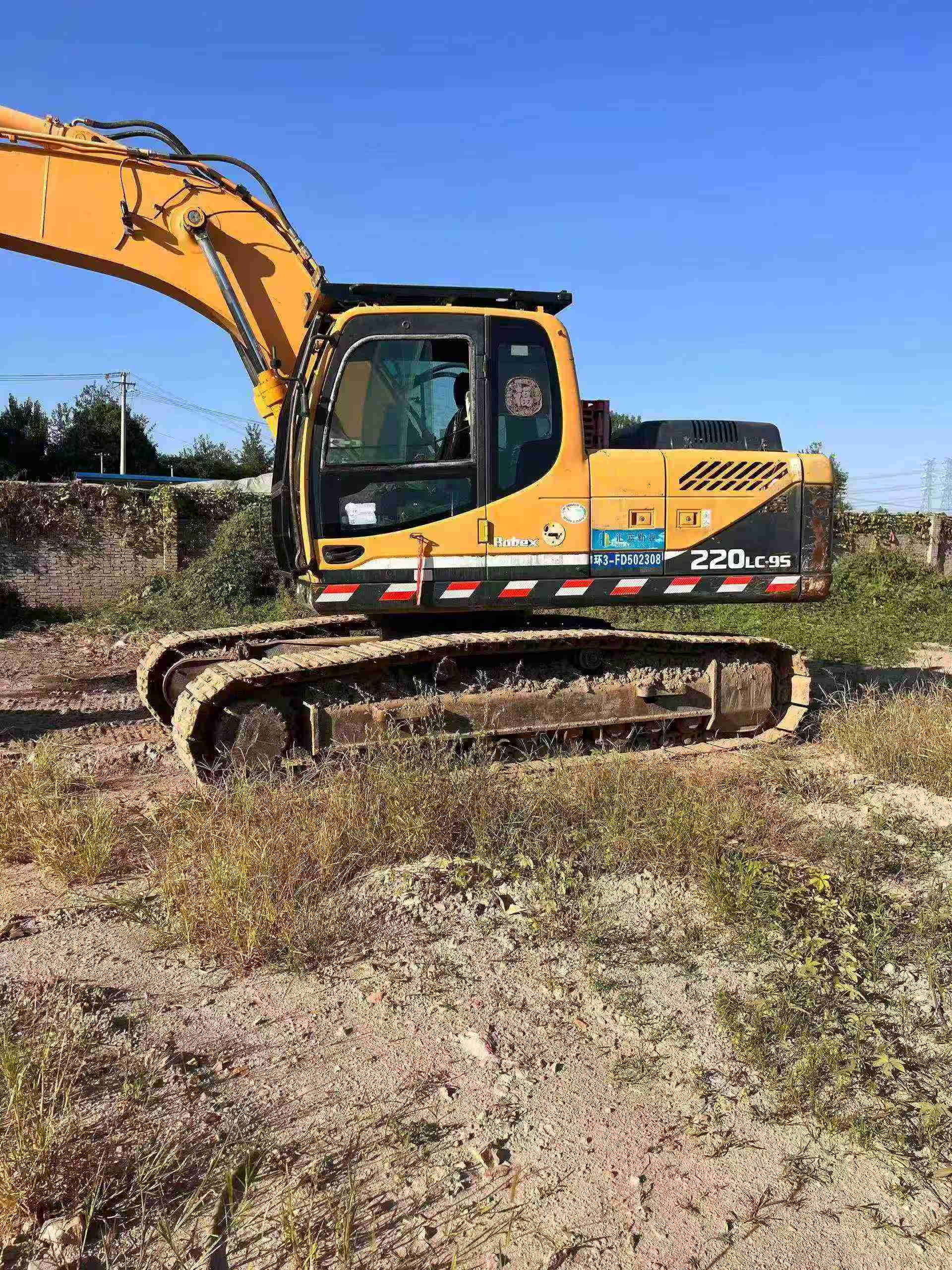 Buy Hyundai 220LC Used Excavator / 3