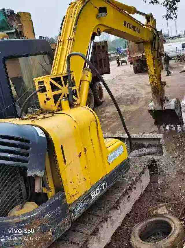 Buy Hyundai R80G Used Excavator / 5
